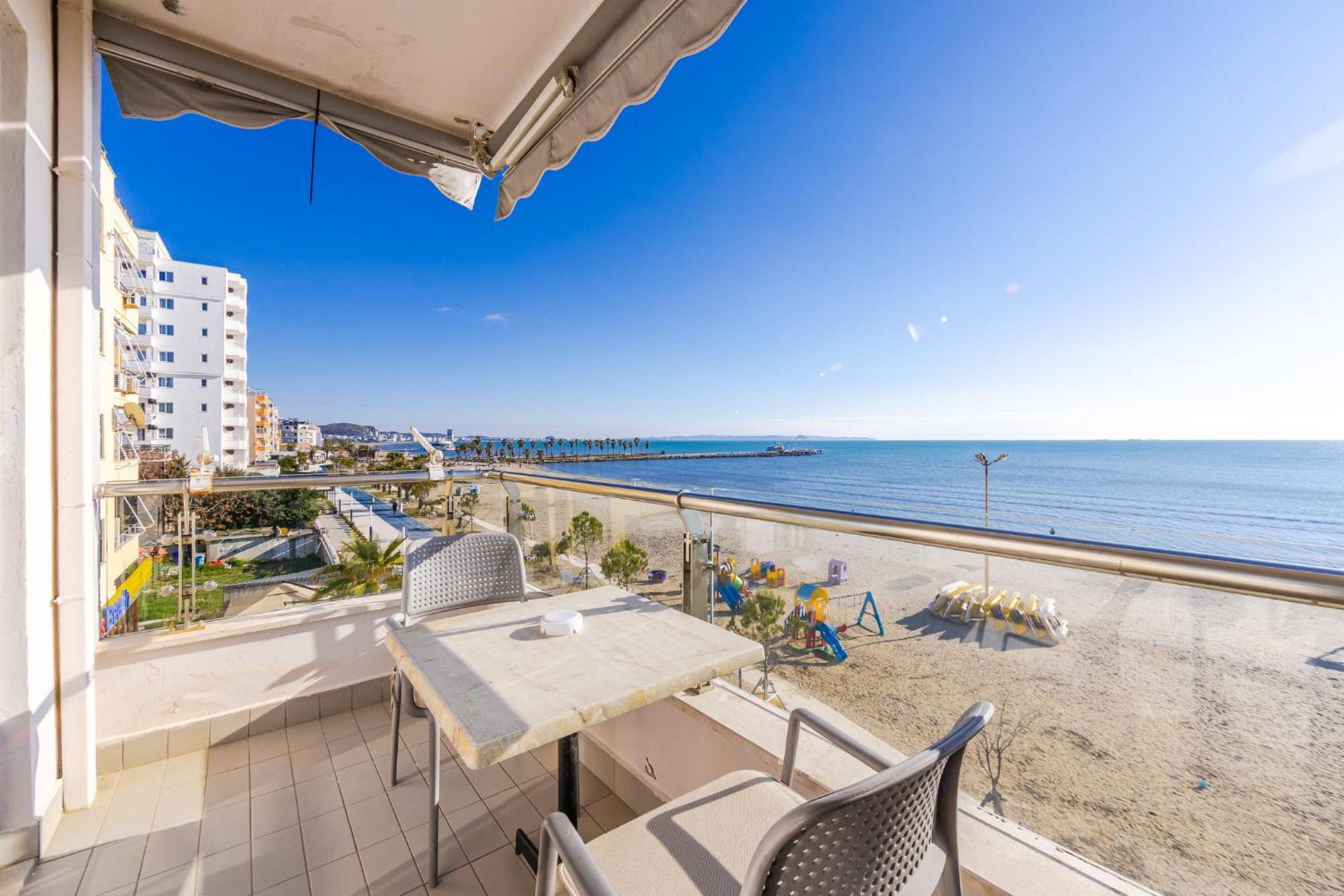 The Beachfront Apartment Durrës Esterno foto