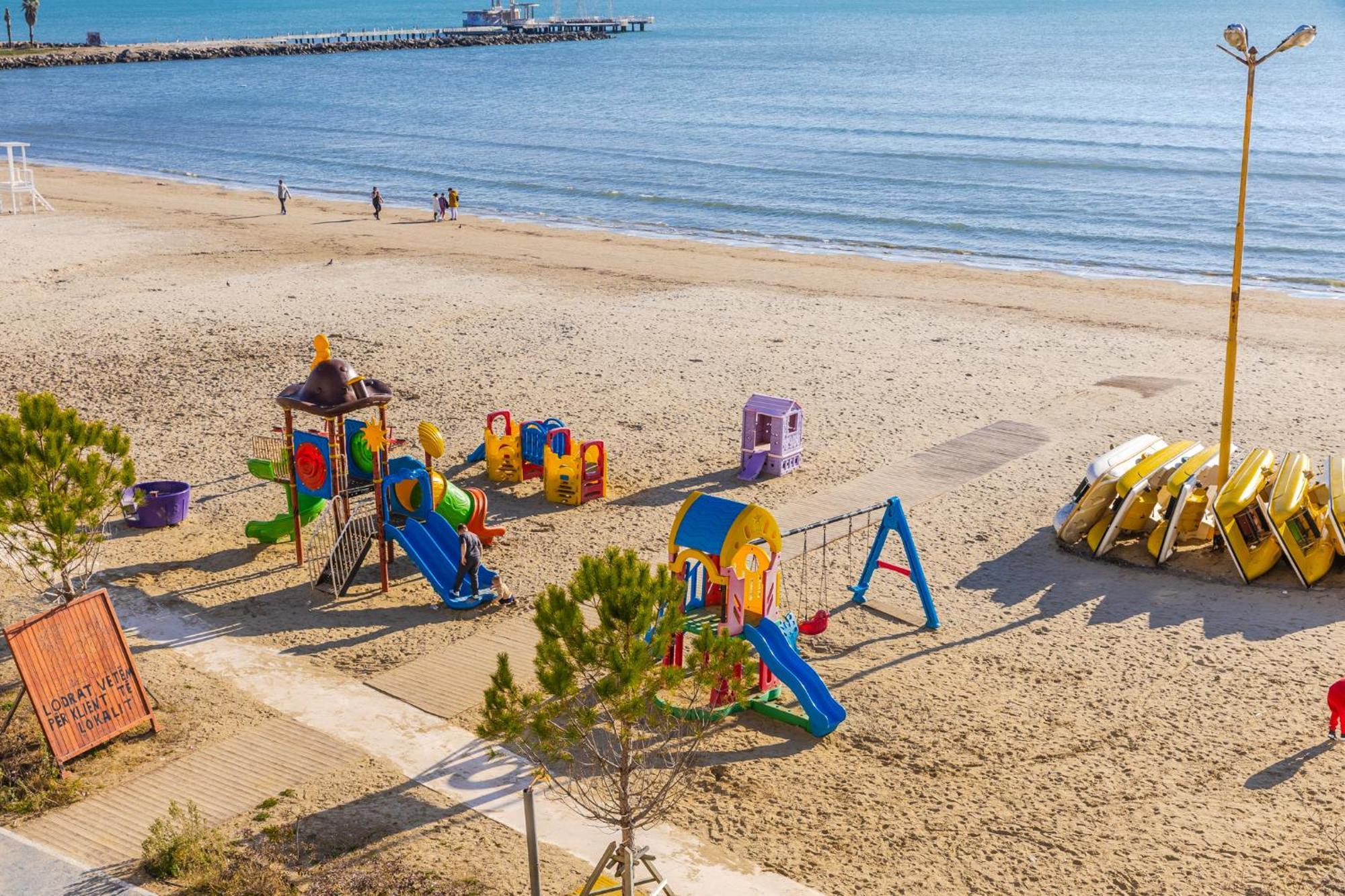The Beachfront Apartment Durrës Esterno foto