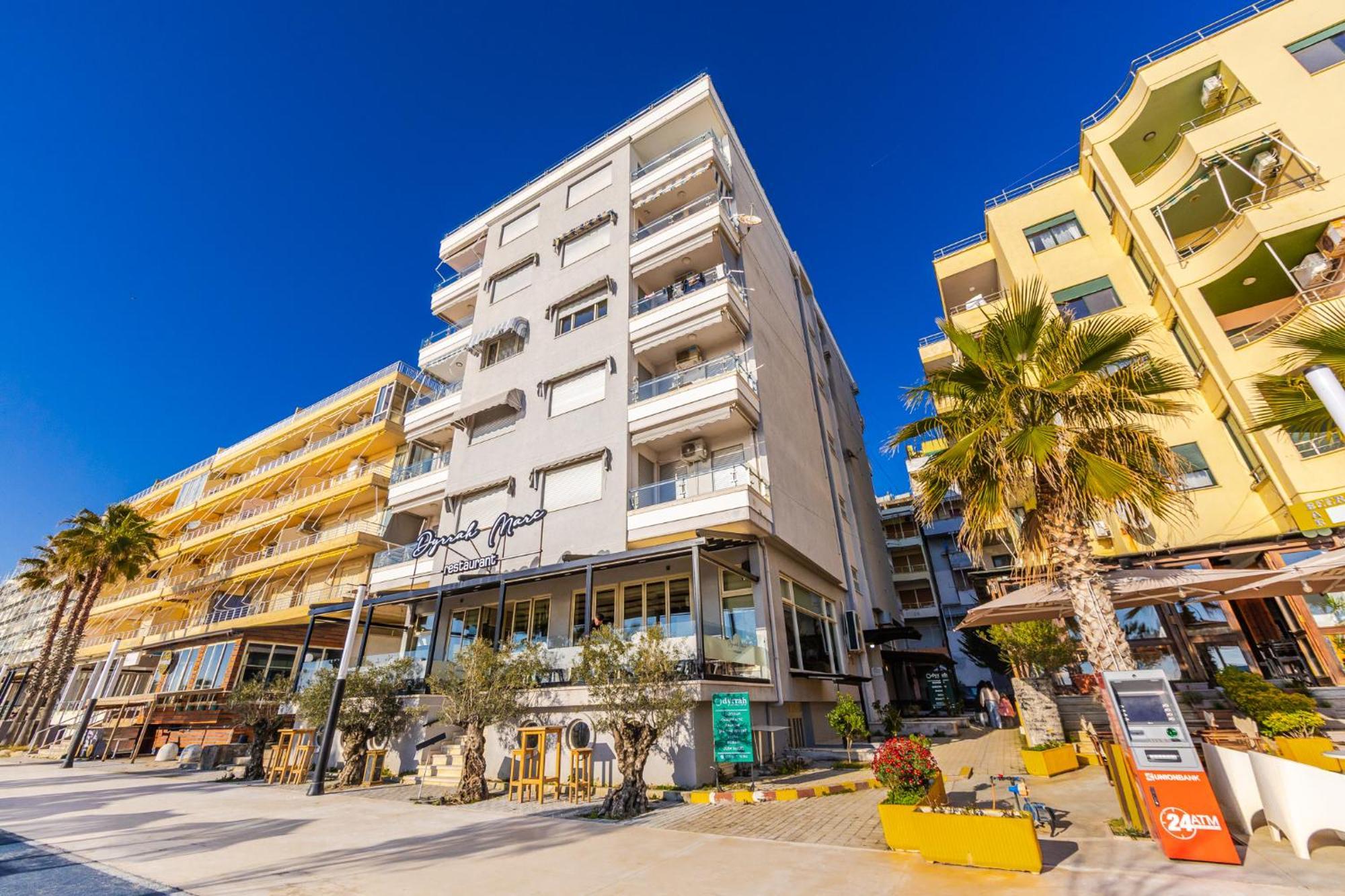 The Beachfront Apartment Durrës Esterno foto