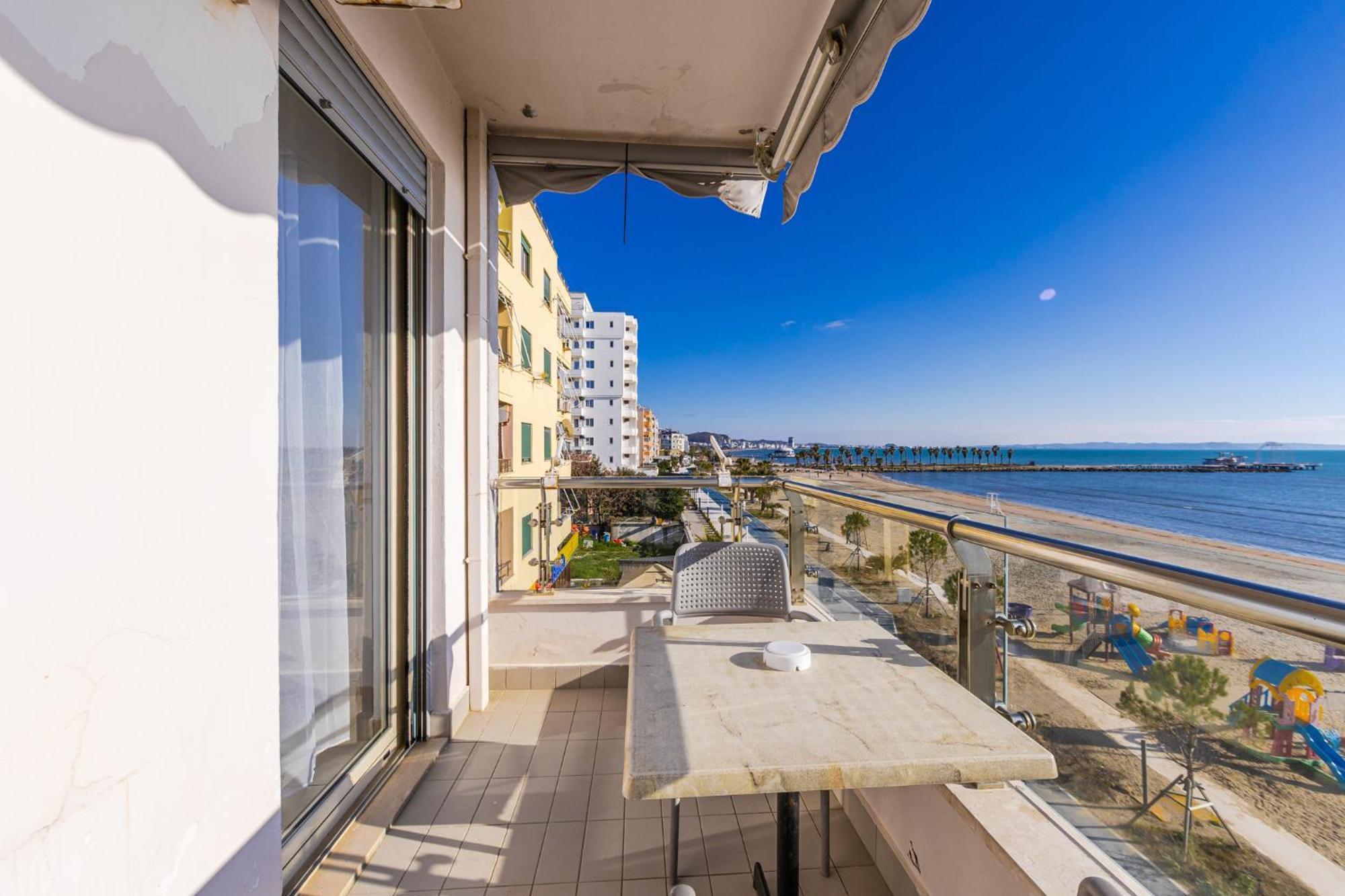 The Beachfront Apartment Durrës Esterno foto