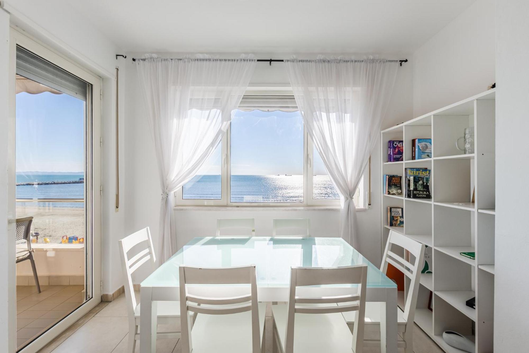 The Beachfront Apartment Durrës Esterno foto