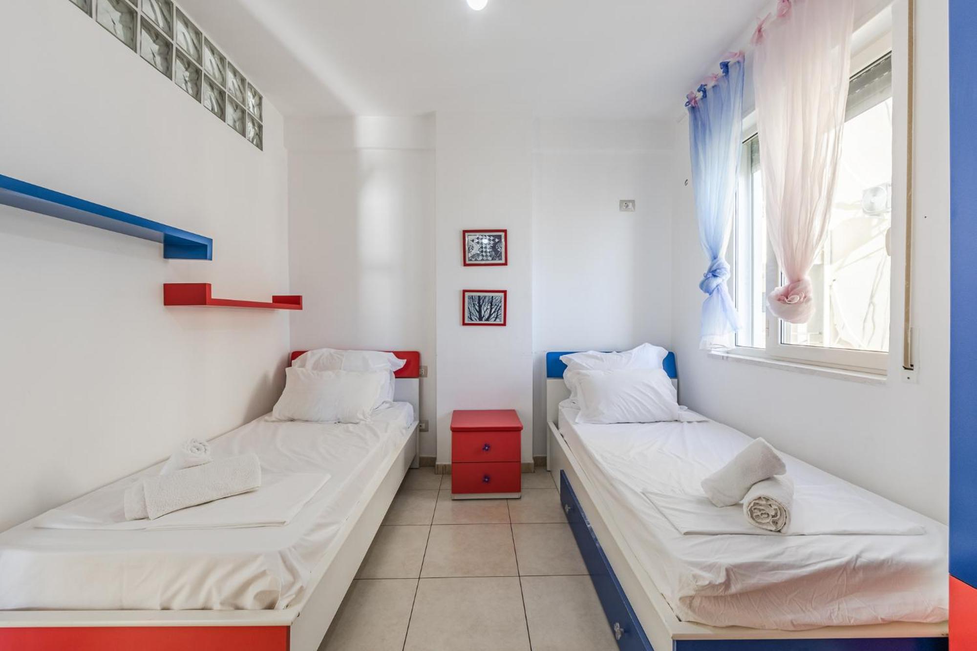 The Beachfront Apartment Durrës Esterno foto