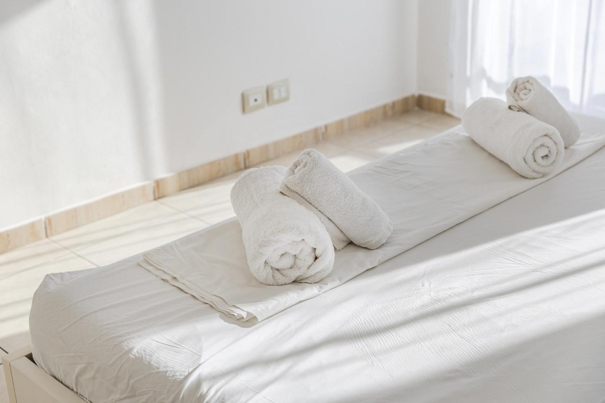 The Beachfront Apartment Durrës Esterno foto