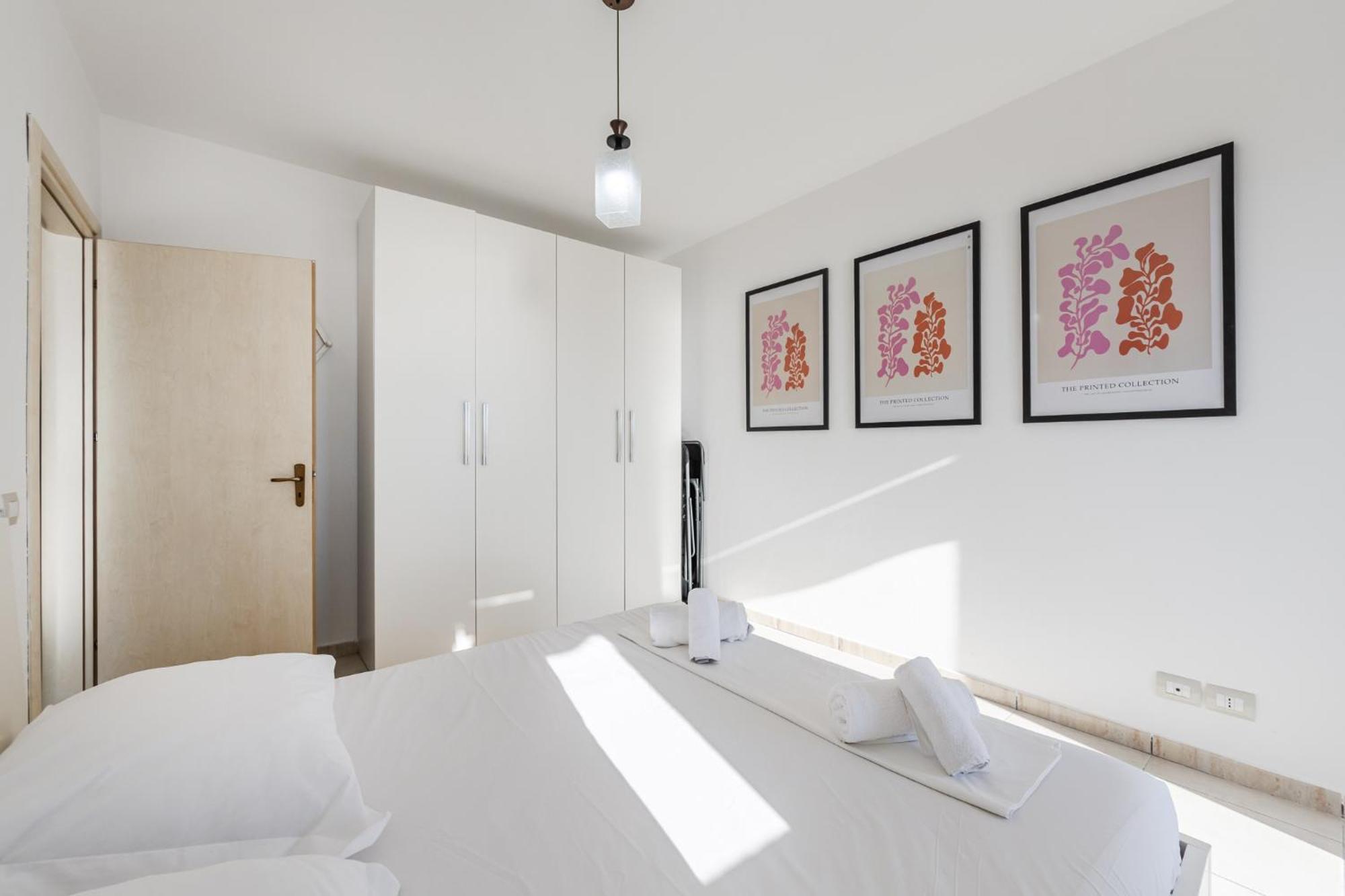 The Beachfront Apartment Durrës Esterno foto