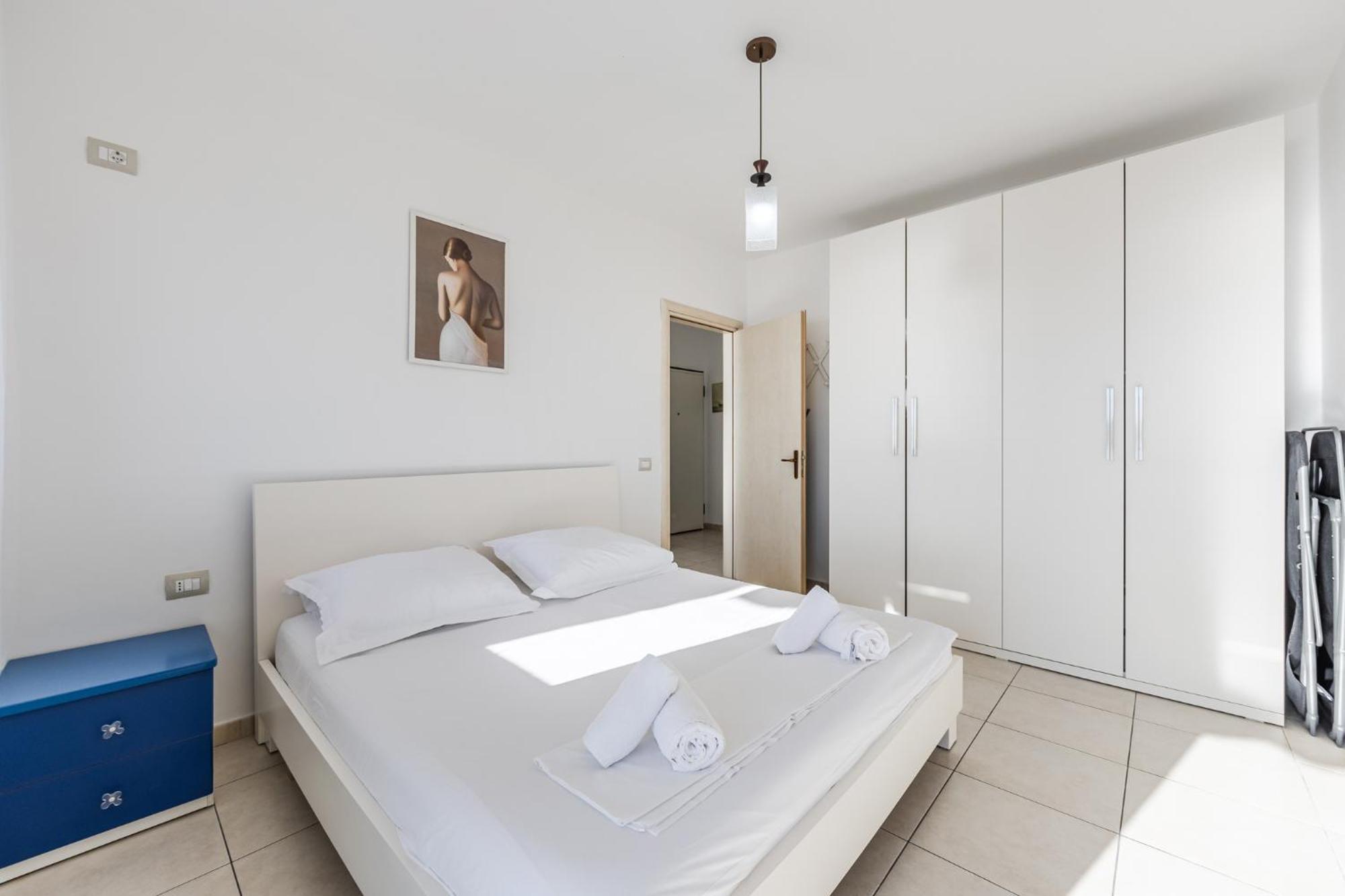 The Beachfront Apartment Durrës Esterno foto