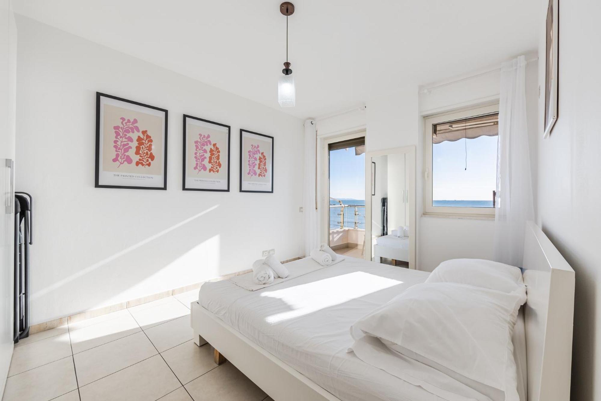 The Beachfront Apartment Durrës Esterno foto